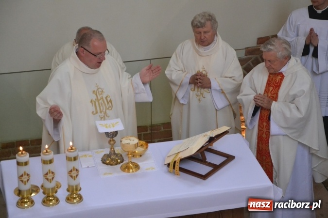 Zdjęcie w galerii na portalu naszraciborz.pl: Uroczysta Msza św. w kaplicy św. Tomasza Kantuaryjskiego rozpoczęła zjazd raciborzan  wiadomości z regionu