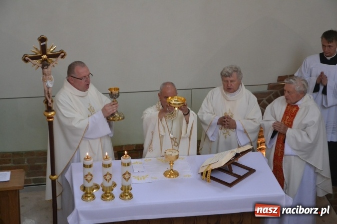 Zdjęcie w galerii na portalu naszraciborz.pl: Uroczysta Msza św. w kaplicy św. Tomasza Kantuaryjskiego rozpoczęła zjazd raciborzan  wiadomości z regionu