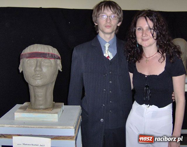 Zdjęcie w galerii na portalu naszraciborz.pl: Rycerstwo wyrzeźbiło antropologa wiadomości z regionu