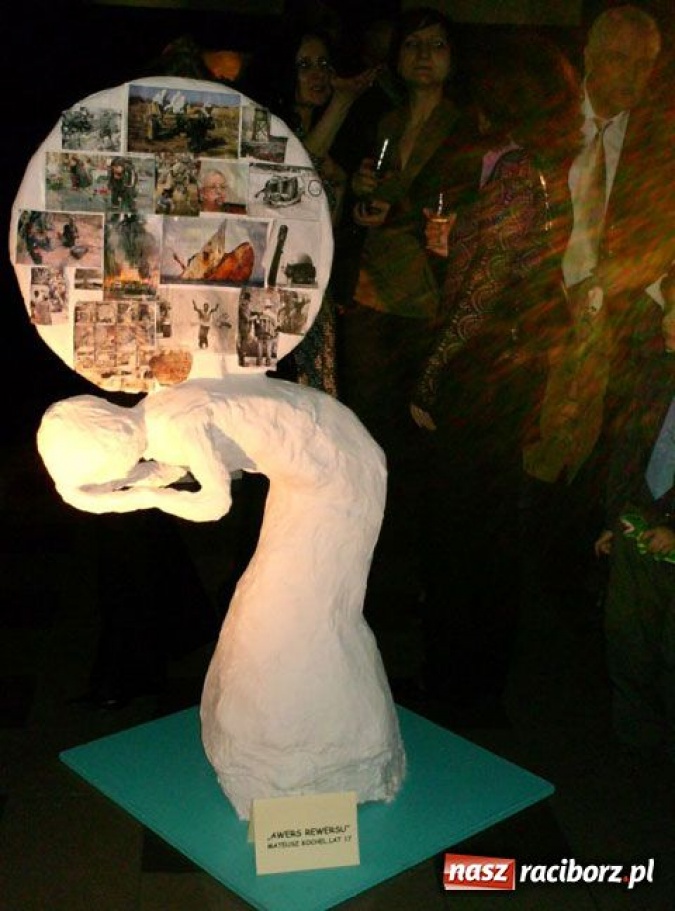 Zdjęcie w galerii na portalu naszraciborz.pl: Rycerstwo wyrzeźbiło antropologa wiadomości z regionu