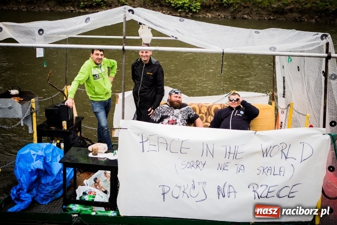 Zdjęcie w galerii na portalu naszraciborz.pl: Pływadła popłynęły już osiemnasty raz. Pierwszy raz przy tak fatalnej pogodzie wiadomości z regionu