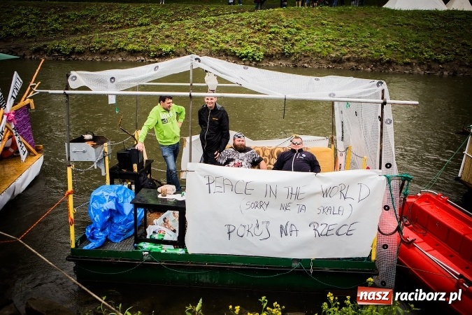Zdjęcie w galerii na portalu naszraciborz.pl: Pływadła popłynęły już osiemnasty raz. Pierwszy raz przy tak fatalnej pogodzie wiadomości z regionu