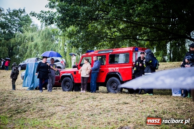 Zdjęcie w galerii na portalu naszraciborz.pl: Pływadła popłynęły już osiemnasty raz. Pierwszy raz przy tak fatalnej pogodzie wiadomości z regionu