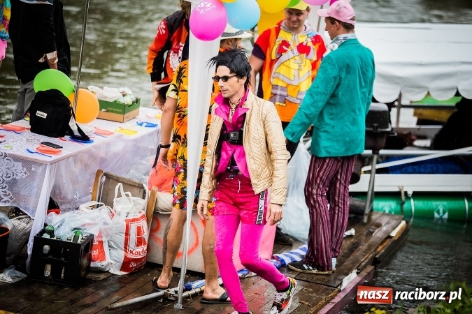 Zdjęcie w galerii na portalu naszraciborz.pl: Pływadła popłynęły już osiemnasty raz. Pierwszy raz przy tak fatalnej pogodzie wiadomości z regionu