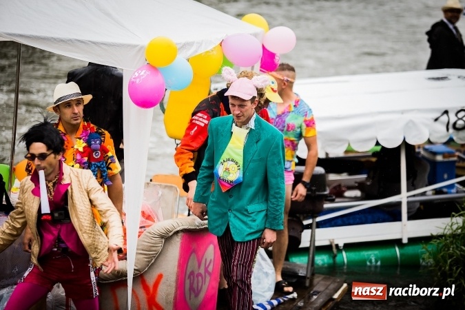 Zdjęcie w galerii na portalu naszraciborz.pl: Pływadła popłynęły już osiemnasty raz. Pierwszy raz przy tak fatalnej pogodzie wiadomości z regionu