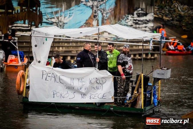 Zdjęcie w galerii na portalu naszraciborz.pl: Pływadła popłynęły już osiemnasty raz. Pierwszy raz przy tak fatalnej pogodzie wiadomości z regionu