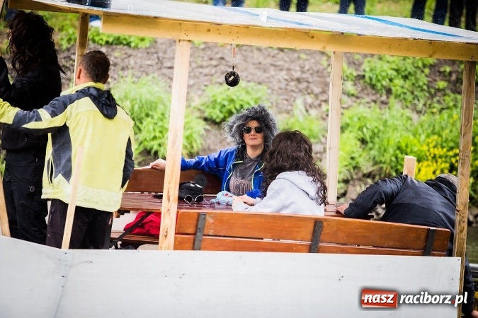 Zdjęcie w galerii na portalu naszraciborz.pl: Pływadła popłynęły już osiemnasty raz. Pierwszy raz przy tak fatalnej pogodzie wiadomości z regionu