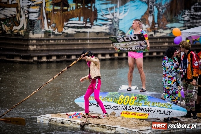 Zdjęcie w galerii na portalu naszraciborz.pl: Pływadła popłynęły już osiemnasty raz. Pierwszy raz przy tak fatalnej pogodzie wiadomości z regionu