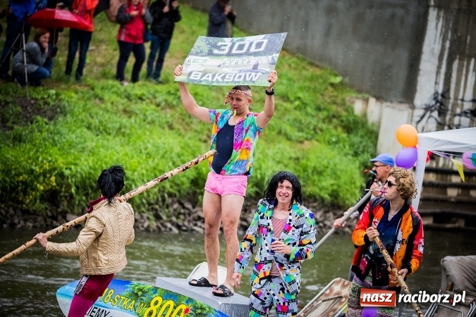 Zdjęcie w galerii na portalu naszraciborz.pl: Pływadła popłynęły już osiemnasty raz. Pierwszy raz przy tak fatalnej pogodzie wiadomości z regionu