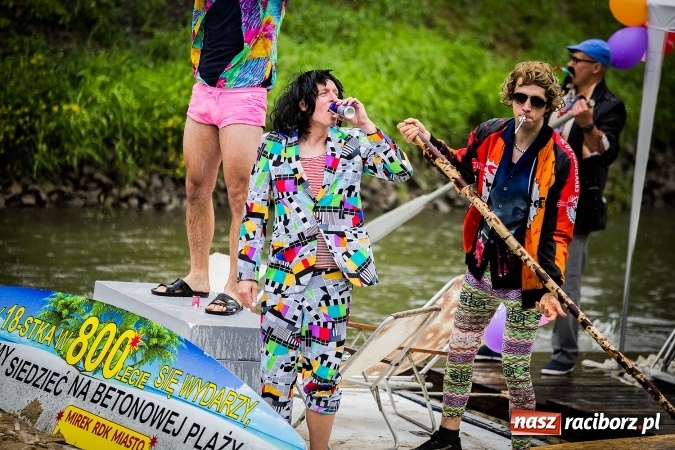 Zdjęcie w galerii na portalu naszraciborz.pl: Pływadła popłynęły już osiemnasty raz. Pierwszy raz przy tak fatalnej pogodzie wiadomości z regionu