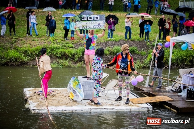 Zdjęcie w galerii na portalu naszraciborz.pl: Pływadła popłynęły już osiemnasty raz. Pierwszy raz przy tak fatalnej pogodzie wiadomości z regionu