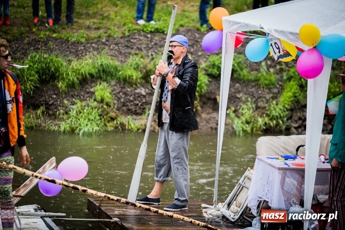 Zdjęcie w galerii na portalu naszraciborz.pl: Pływadła popłynęły już osiemnasty raz. Pierwszy raz przy tak fatalnej pogodzie wiadomości z regionu