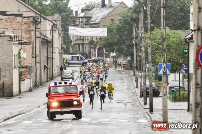 Zdjęcie w galerii na portalu naszraciborz.pl: Deszczowy XI Półmaraton w Kietrzu wiadomości z regionu