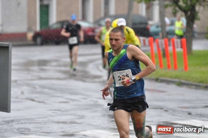 Zdjęcie w galerii na portalu naszraciborz.pl: Deszczowy XI Półmaraton w Kietrzu wiadomości z regionu