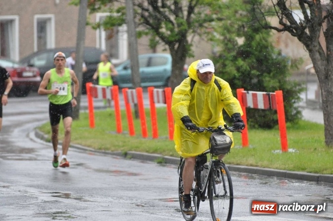 Zdjęcie w galerii na portalu naszraciborz.pl: Deszczowy XI Półmaraton w Kietrzu wiadomości z regionu