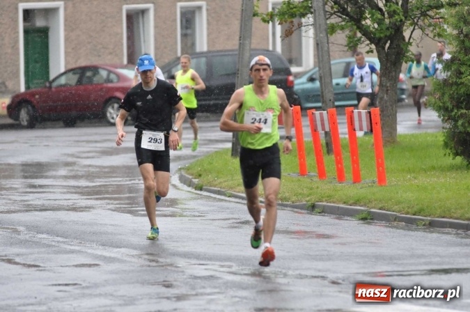 Zdjęcie w galerii na portalu naszraciborz.pl: Deszczowy XI Półmaraton w Kietrzu wiadomości z regionu