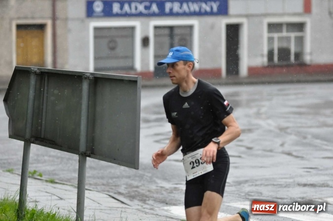 Zdjęcie w galerii na portalu naszraciborz.pl: Deszczowy XI Półmaraton w Kietrzu wiadomości z regionu