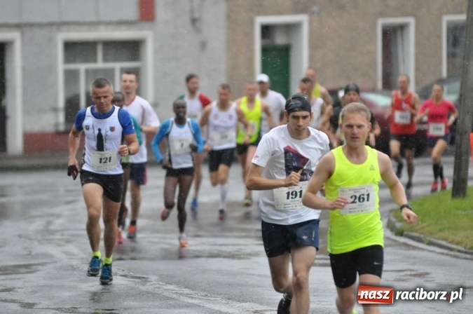 Zdjęcie w galerii na portalu naszraciborz.pl: Deszczowy XI Półmaraton w Kietrzu wiadomości z regionu