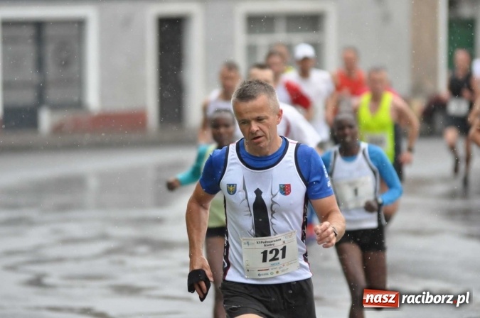 Zdjęcie w galerii na portalu naszraciborz.pl: Deszczowy XI Półmaraton w Kietrzu wiadomości z regionu