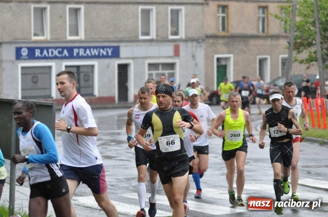Zdjęcie w galerii na portalu naszraciborz.pl: Deszczowy XI Półmaraton w Kietrzu wiadomości z regionu