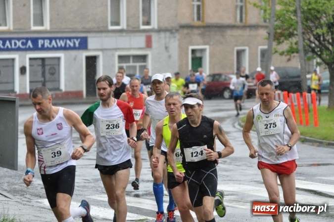 Zdjęcie w galerii na portalu naszraciborz.pl: Deszczowy XI Półmaraton w Kietrzu wiadomości z regionu