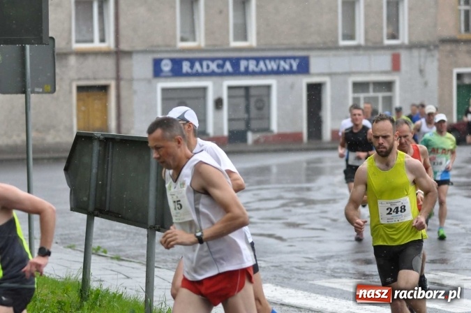 Zdjęcie w galerii na portalu naszraciborz.pl: Deszczowy XI Półmaraton w Kietrzu wiadomości z regionu