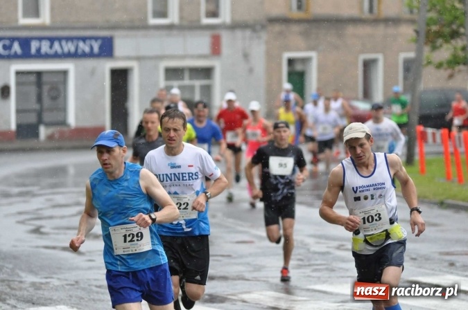 Zdjęcie w galerii na portalu naszraciborz.pl: Deszczowy XI Półmaraton w Kietrzu wiadomości z regionu