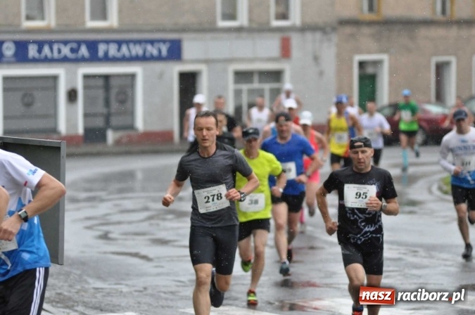 Zdjęcie w galerii na portalu naszraciborz.pl: Deszczowy XI Półmaraton w Kietrzu wiadomości z regionu