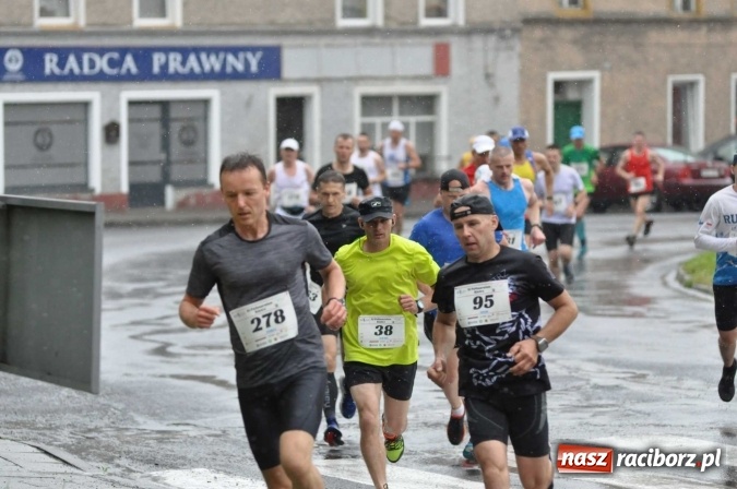 Zdjęcie w galerii na portalu naszraciborz.pl: Deszczowy XI Półmaraton w Kietrzu wiadomości z regionu