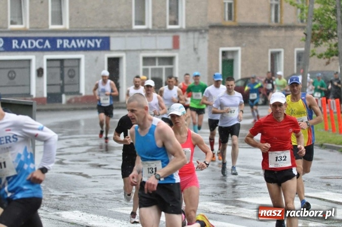 Zdjęcie w galerii na portalu naszraciborz.pl: Deszczowy XI Półmaraton w Kietrzu wiadomości z regionu