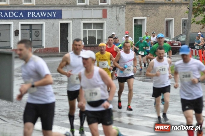 Zdjęcie w galerii na portalu naszraciborz.pl: Deszczowy XI Półmaraton w Kietrzu wiadomości z regionu