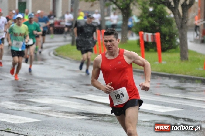 Zdjęcie w galerii na portalu naszraciborz.pl: Deszczowy XI Półmaraton w Kietrzu wiadomości z regionu