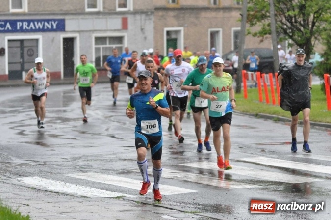 Zdjęcie w galerii na portalu naszraciborz.pl: Deszczowy XI Półmaraton w Kietrzu wiadomości z regionu