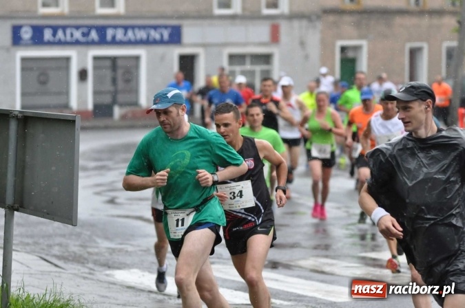 Zdjęcie w galerii na portalu naszraciborz.pl: Deszczowy XI Półmaraton w Kietrzu wiadomości z regionu