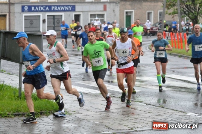 Zdjęcie w galerii na portalu naszraciborz.pl: Deszczowy XI Półmaraton w Kietrzu wiadomości z regionu