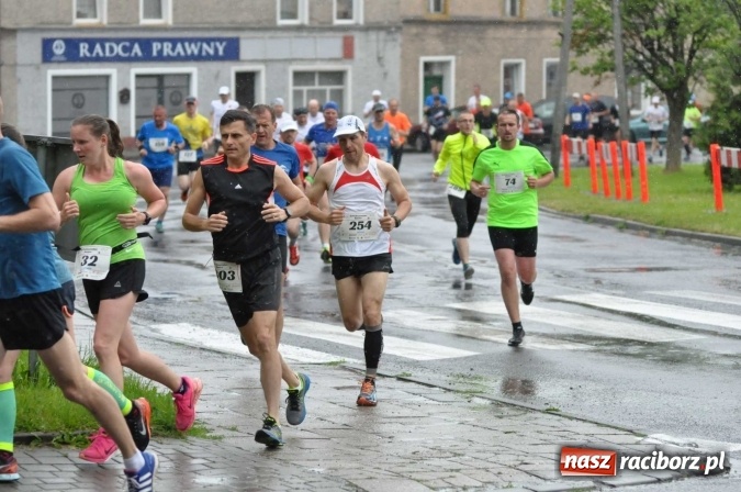 Zdjęcie w galerii na portalu naszraciborz.pl: Deszczowy XI Półmaraton w Kietrzu wiadomości z regionu