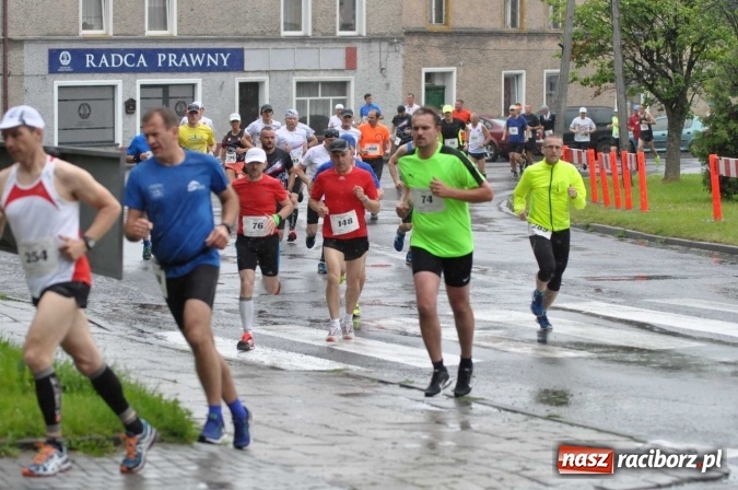 Zdjęcie w galerii na portalu naszraciborz.pl: Deszczowy XI Półmaraton w Kietrzu wiadomości z regionu