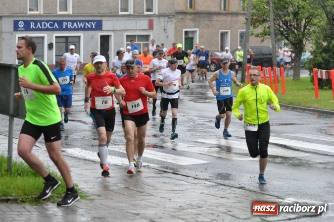 Zdjęcie w galerii na portalu naszraciborz.pl: Deszczowy XI Półmaraton w Kietrzu wiadomości z regionu