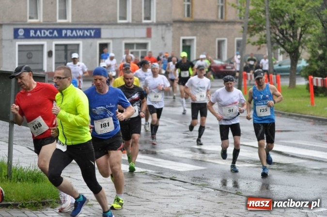 Zdjęcie w galerii na portalu naszraciborz.pl: Deszczowy XI Półmaraton w Kietrzu wiadomości z regionu