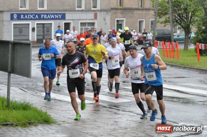 Zdjęcie w galerii na portalu naszraciborz.pl: Deszczowy XI Półmaraton w Kietrzu wiadomości z regionu