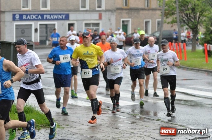 Zdjęcie w galerii na portalu naszraciborz.pl: Deszczowy XI Półmaraton w Kietrzu wiadomości z regionu