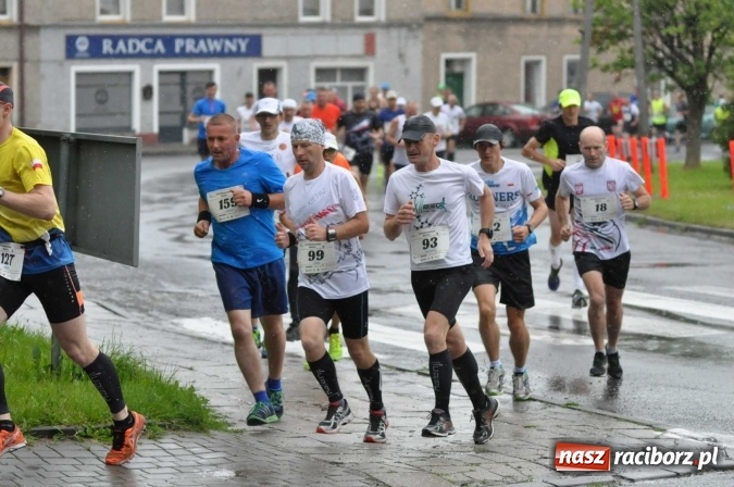 Zdjęcie w galerii na portalu naszraciborz.pl: Deszczowy XI Półmaraton w Kietrzu wiadomości z regionu