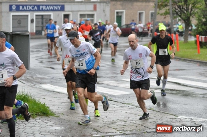 Zdjęcie w galerii na portalu naszraciborz.pl: Deszczowy XI Półmaraton w Kietrzu wiadomości z regionu