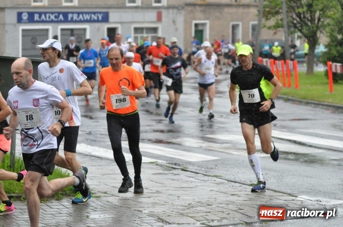 Zdjęcie w galerii na portalu naszraciborz.pl: Deszczowy XI Półmaraton w Kietrzu wiadomości z regionu