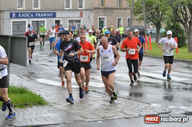 Zdjęcie w galerii na portalu naszraciborz.pl: Deszczowy XI Półmaraton w Kietrzu wiadomości z regionu