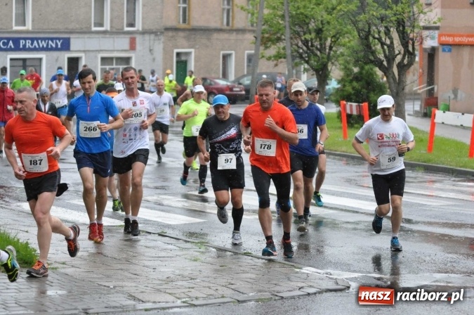 Zdjęcie w galerii na portalu naszraciborz.pl: Deszczowy XI Półmaraton w Kietrzu wiadomości z regionu