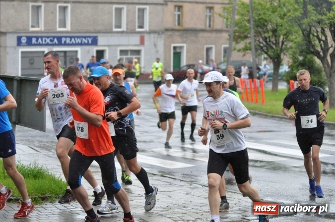 Zdjęcie w galerii na portalu naszraciborz.pl: Deszczowy XI Półmaraton w Kietrzu wiadomości z regionu
