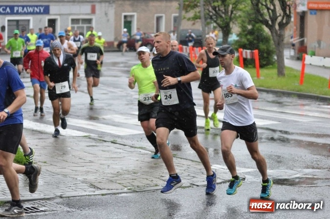 Zdjęcie w galerii na portalu naszraciborz.pl: Deszczowy XI Półmaraton w Kietrzu wiadomości z regionu
