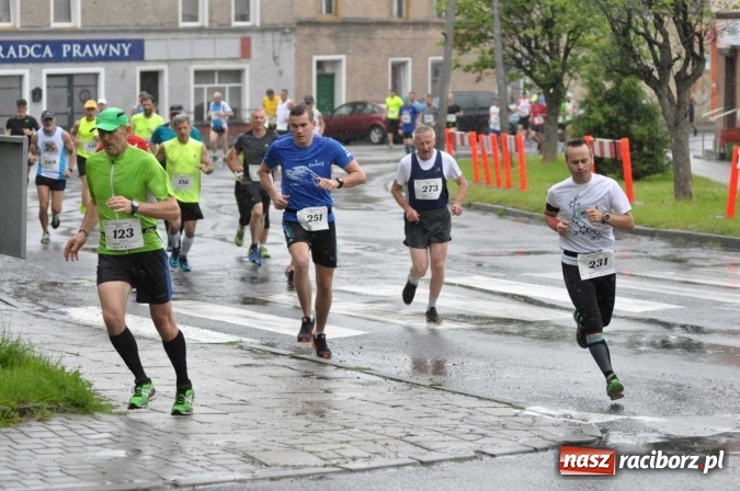 Zdjęcie w galerii na portalu naszraciborz.pl: Deszczowy XI Półmaraton w Kietrzu wiadomości z regionu