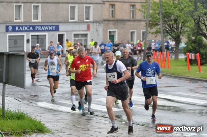 Zdjęcie w galerii na portalu naszraciborz.pl: Deszczowy XI Półmaraton w Kietrzu wiadomości z regionu